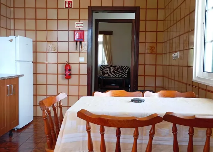 Yellow Owl Ii Bedroom Ii Daire Campanário